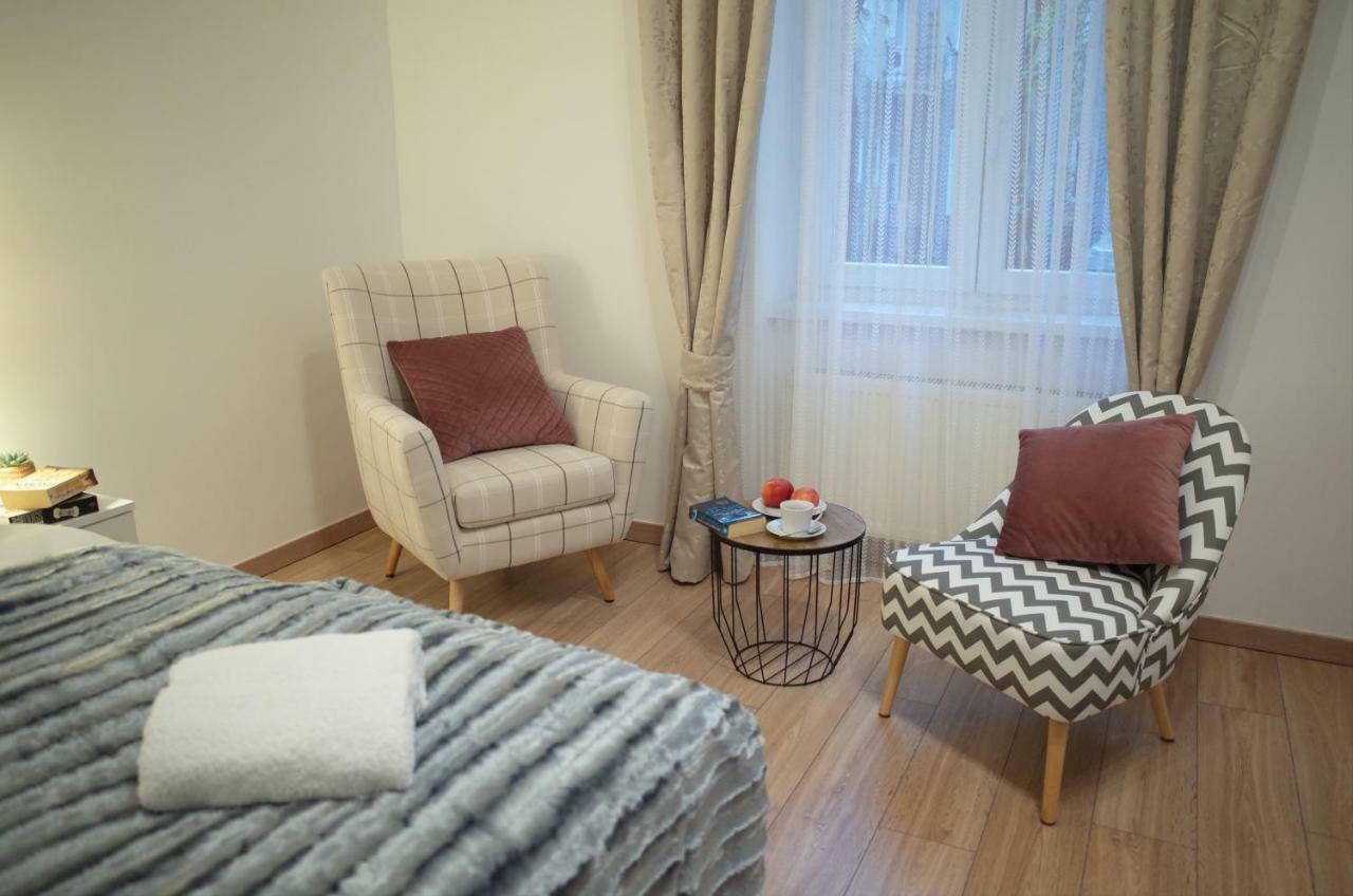 Sedaki In The Center Of Apartman *